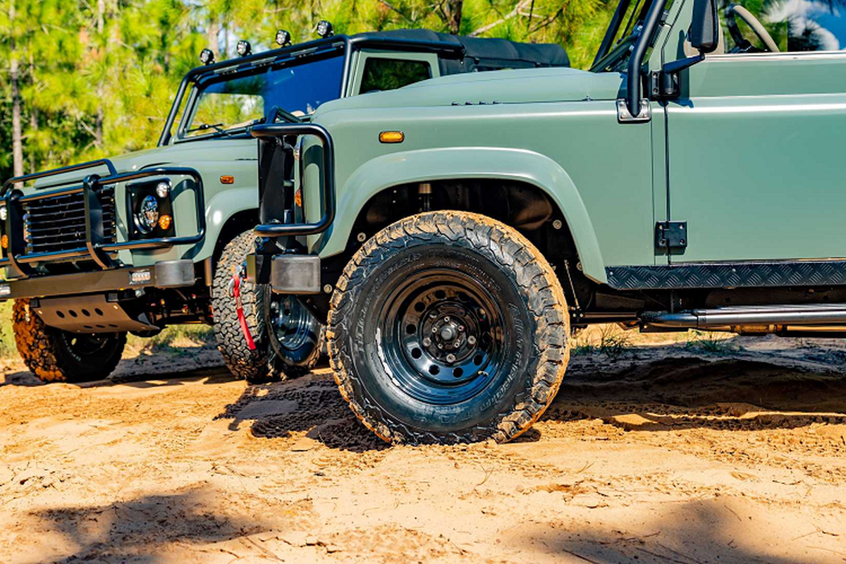 Ngắm bộ đôi Land Rover Defender 90 Restomod "hàng thửa" từ ECD - Hình 6 Ngam bo doi Land Rover Defender 90 Restomod