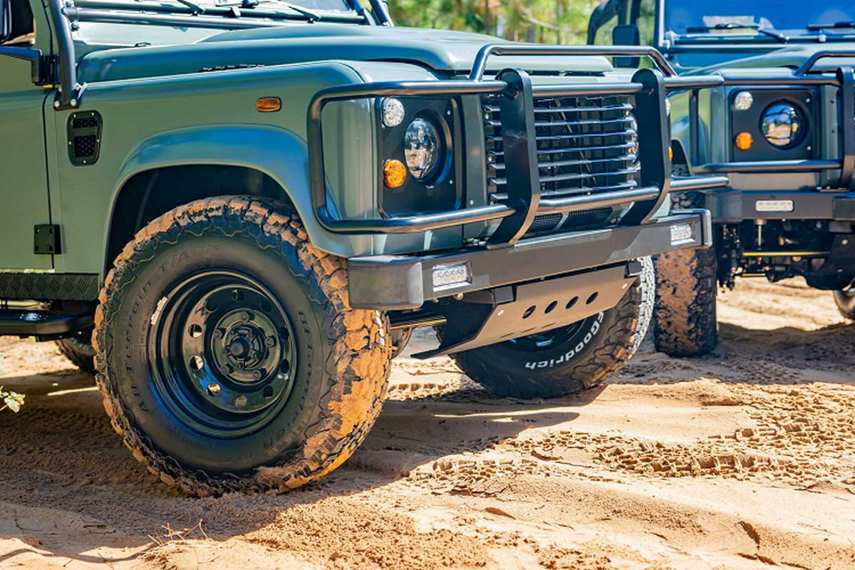 Ngắm bộ đôi Land Rover Defender 90 Restomod "hàng thửa" từ ECD - Hình 7 Ngam bo doi Land Rover Defender 90 Restomod