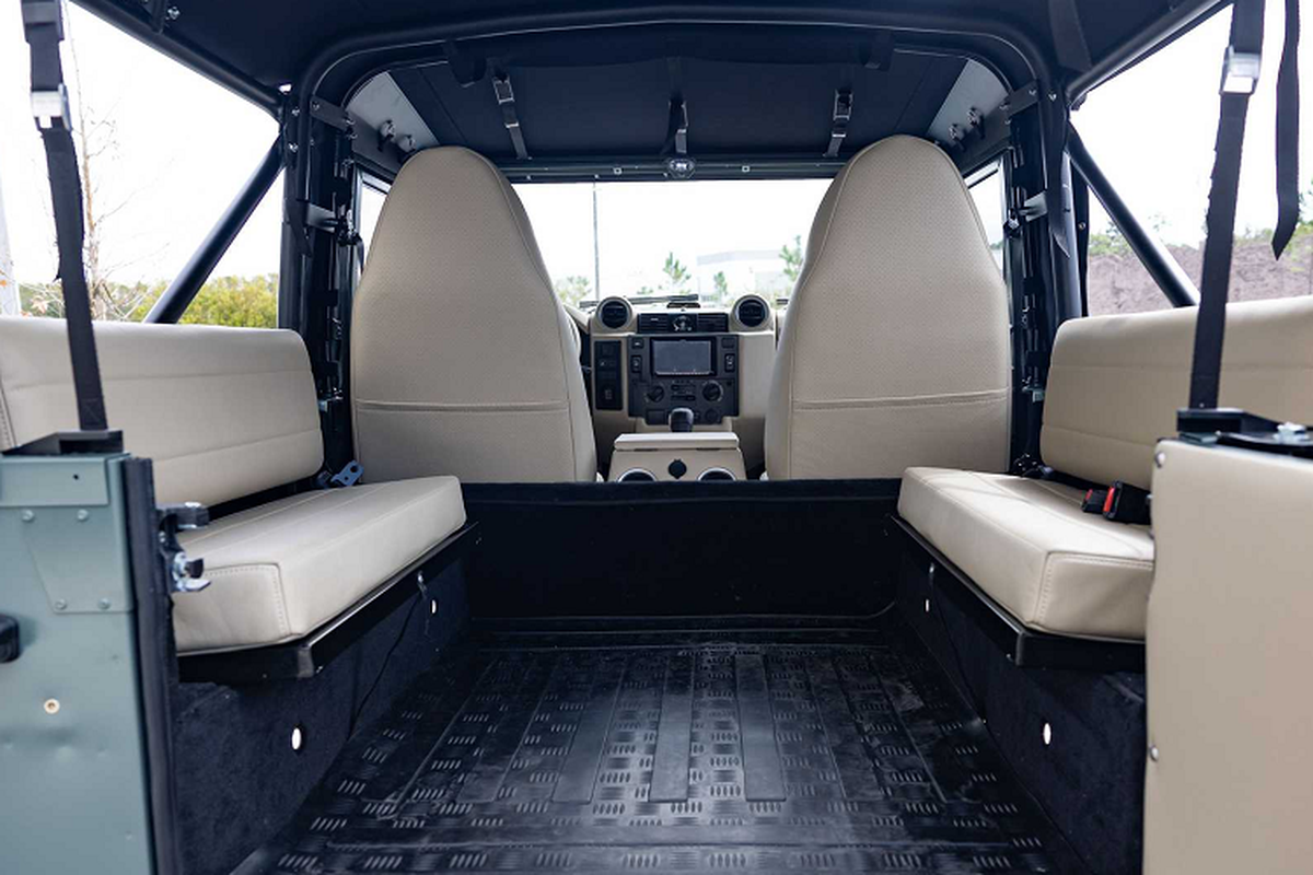 Ngắm bộ đôi Land Rover Defender 90 Restomod "hàng thửa" từ ECD - Hình 9 Ngam bo doi Land Rover Defender 90 Restomod