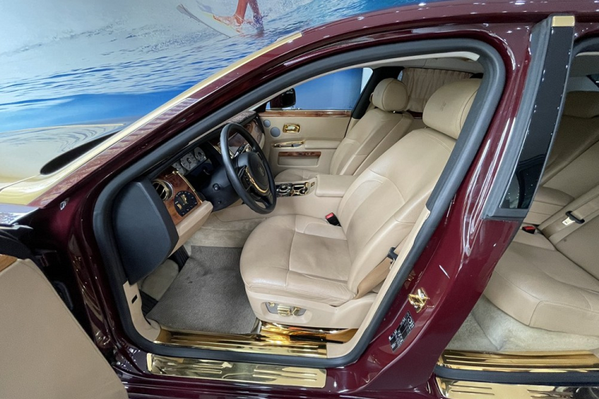 Rolls-Royce Ghost mạ vàng của đại gia "Quyết còi" đấu giá lần 5 - Hình 3 Rolls-Royce Ghost ma vang cua dai gia