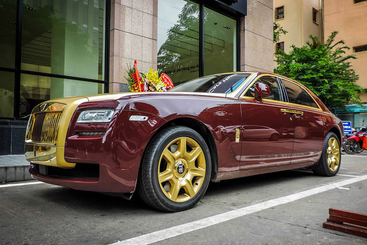 Rolls-Royce Ghost mạ vàng của đại gia "Quyết còi" đấu giá lần 5 - Hình 5 Rolls-Royce Ghost ma vang cua dai gia