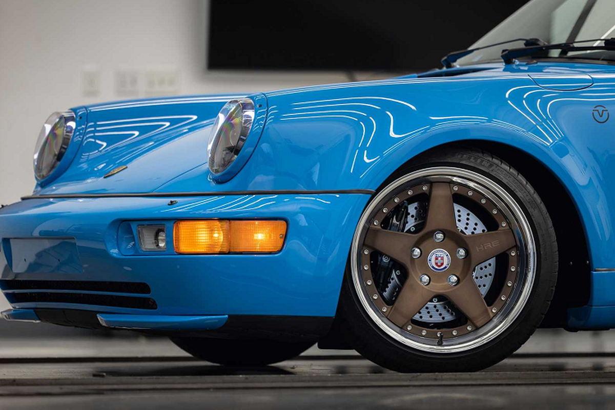 Everrati bàn giao chiếc Porsche 911 (964) chạy điện đầu tiên đến Mỹ - Hình 3 Everrati ban giao chiec Porsche 911 (964) chay dien dau tien den My-Hinh-3