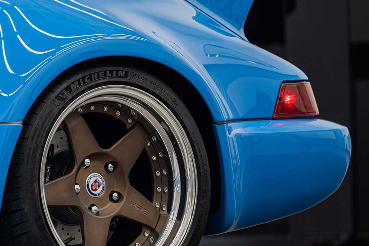 Everrati bàn giao chiếc Porsche 911 (964) chạy điện đầu tiên đến Mỹ - Hình 4 Everrati ban giao chiec Porsche 911 (964) chay dien dau tien den My-Hinh-4