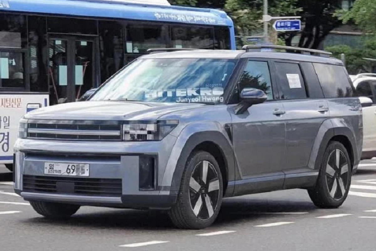 Hyundai SantaFe 2024 lộ diện, đuôi xe vuông và góc cạnh như G-Class Hyundai SantaFe 2024 lo dien, duoi xe vuong va goc canh nhu G-Class