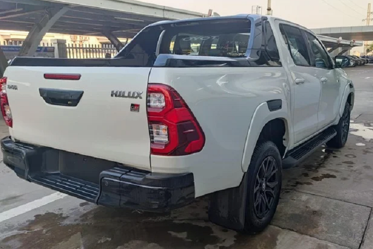 Toyota Hilux GR Sport độc nhất Việt Nam chào bán hơn 1 tỷ đồng - Hình 15 Toyota Hilux GR Sport doc nhat Viet Nam chao ban hon 1 ty dong-Hinh-15