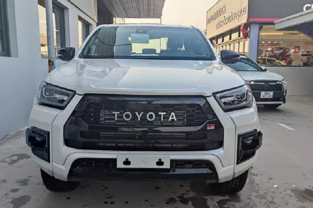 Toyota Hilux GR Sport độc nhất Việt Nam chào bán hơn 1 tỷ đồng - Hình 2 Toyota Hilux GR Sport doc nhat Viet Nam chao ban hon 1 ty dong-Hinh-2