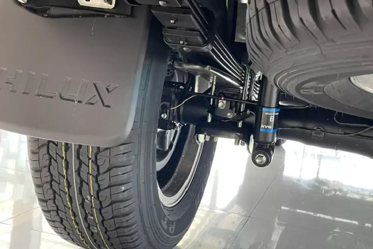 Toyota Hilux GR Sport độc nhất Việt Nam chào bán hơn 1 tỷ đồng - Hình 6 Toyota Hilux GR Sport doc nhat Viet Nam chao ban hon 1 ty dong-Hinh-6