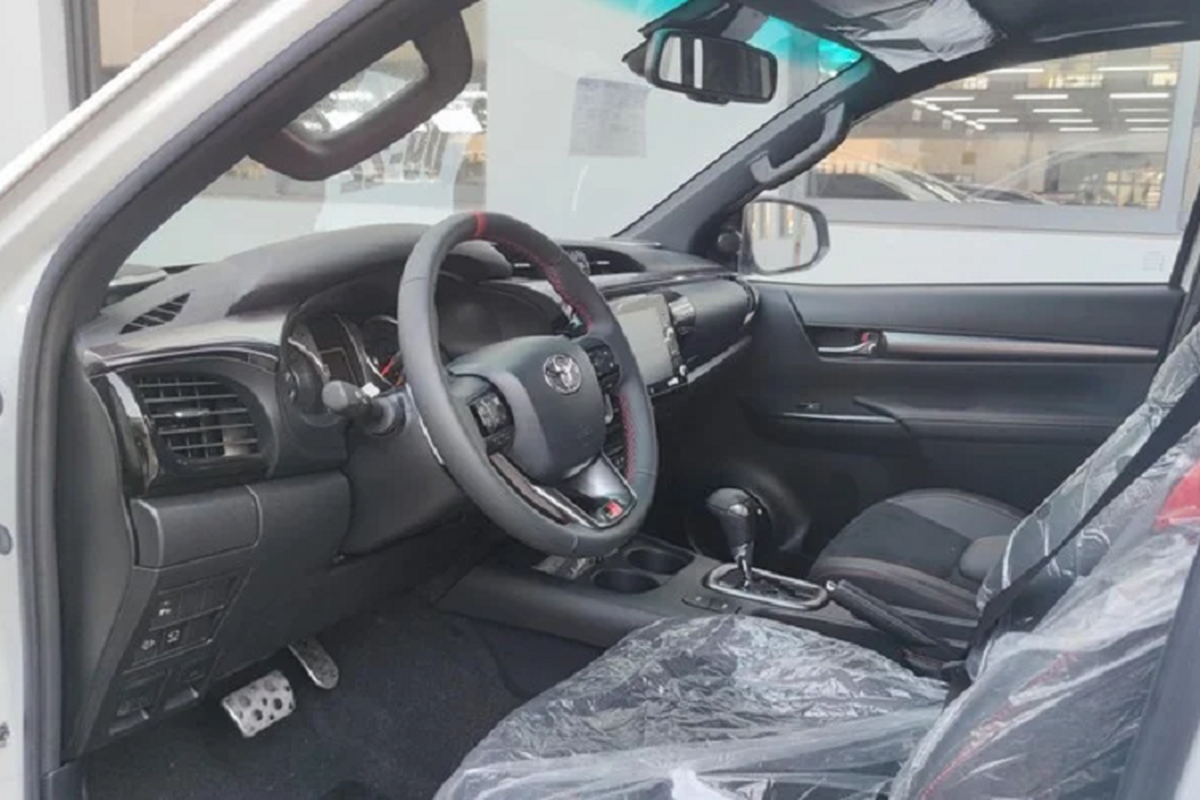 Toyota Hilux GR Sport độc nhất Việt Nam chào bán hơn 1 tỷ đồng - Hình 7 Toyota Hilux GR Sport doc nhat Viet Nam chao ban hon 1 ty dong-Hinh-7