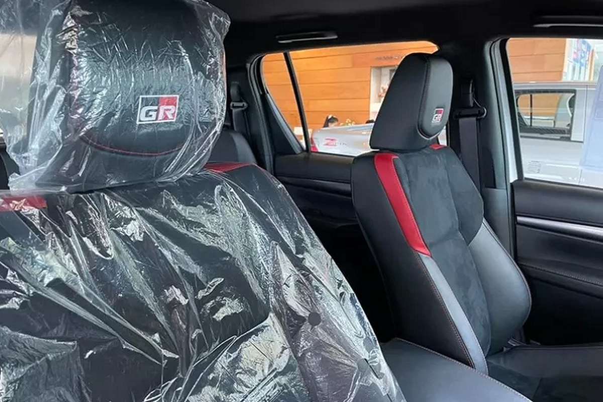 Toyota Hilux GR Sport độc nhất Việt Nam chào bán hơn 1 tỷ đồng - Hình 8 Toyota Hilux GR Sport doc nhat Viet Nam chao ban hon 1 ty dong-Hinh-8