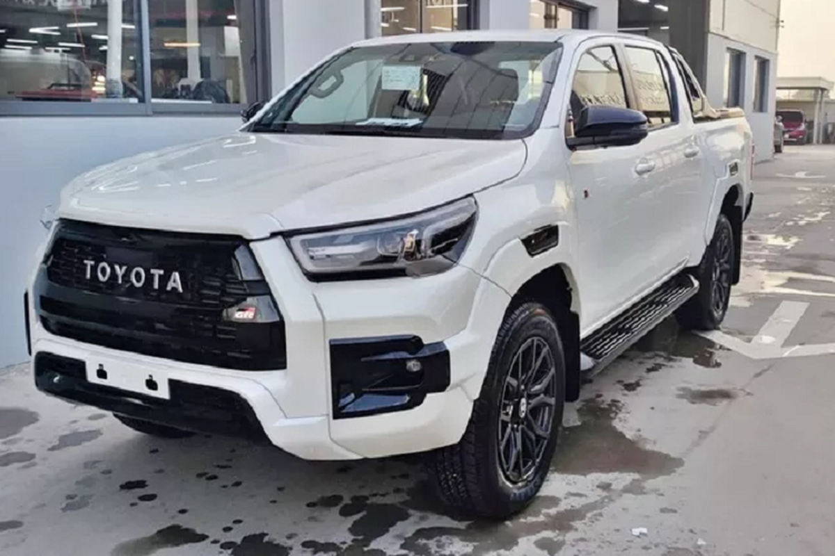 Toyota Hilux GR Sport độc nhất Việt Nam chào bán hơn 1 tỷ đồng Toyota Hilux GR Sport doc nhat Viet Nam chao ban hon 1 ty dong