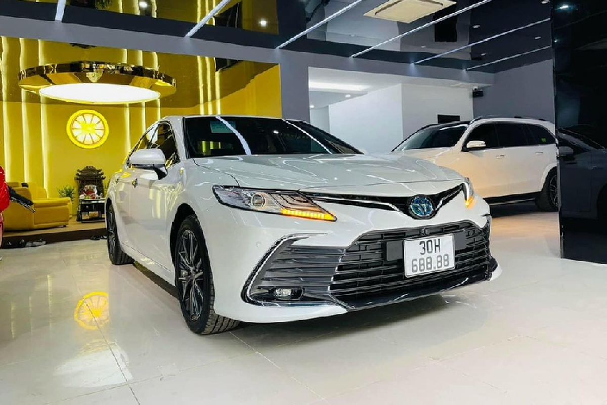 Toyota Camry 2022 biển “lộc phát” Hà thành giảm hơn 500 triệu tìm khách - Hình 3 Toyota Camry 2022 bien “loc phat” Ha thanh giam hon 500 trieu tim khach-Hinh-3