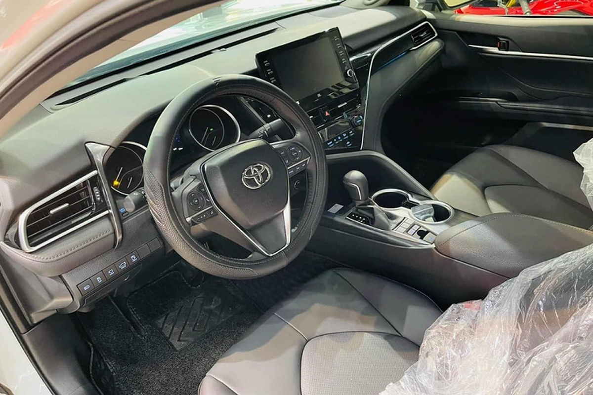 Toyota Camry 2022 biển “lộc phát” Hà thành giảm hơn 500 triệu tìm khách - Hình 7 Toyota Camry 2022 bien “loc phat” Ha thanh giam hon 500 trieu tim khach-Hinh-7