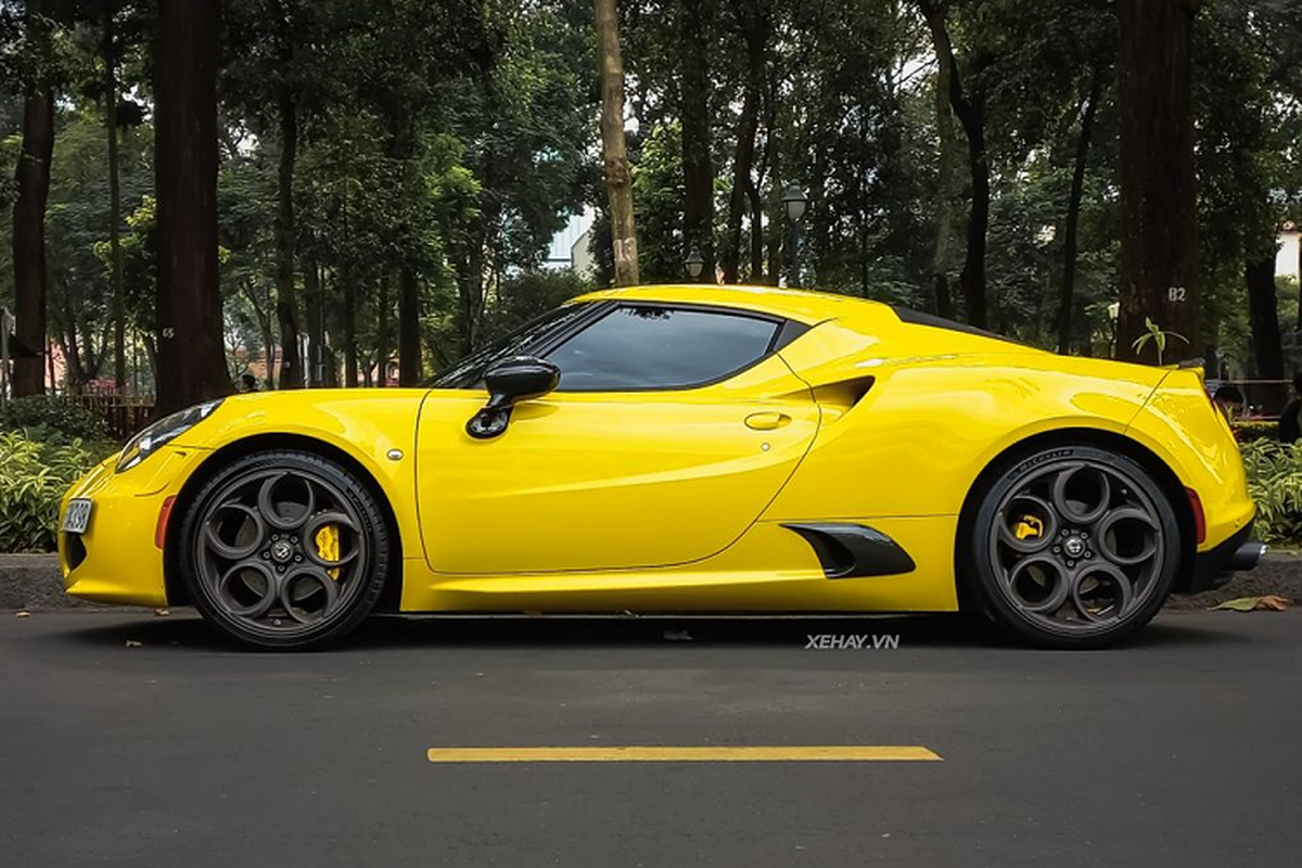 Tận thấy Alfa Romeo 4C Launch Edition hơn 4 tỷ độc nhất Việt Nam - Hình 3 Tan thay Alfa Romeo 4C Launch Edition hon 4 ty doc nhat Viet Nam-Hinh-3