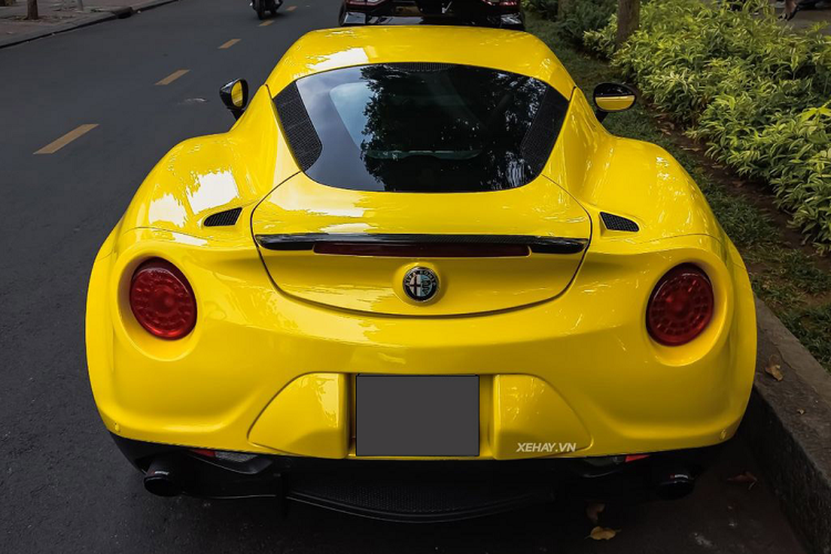 Tận thấy Alfa Romeo 4C Launch Edition hơn 4 tỷ độc nhất Việt Nam - Hình 8 Tan thay Alfa Romeo 4C Launch Edition hon 4 ty doc nhat Viet Nam-Hinh-8