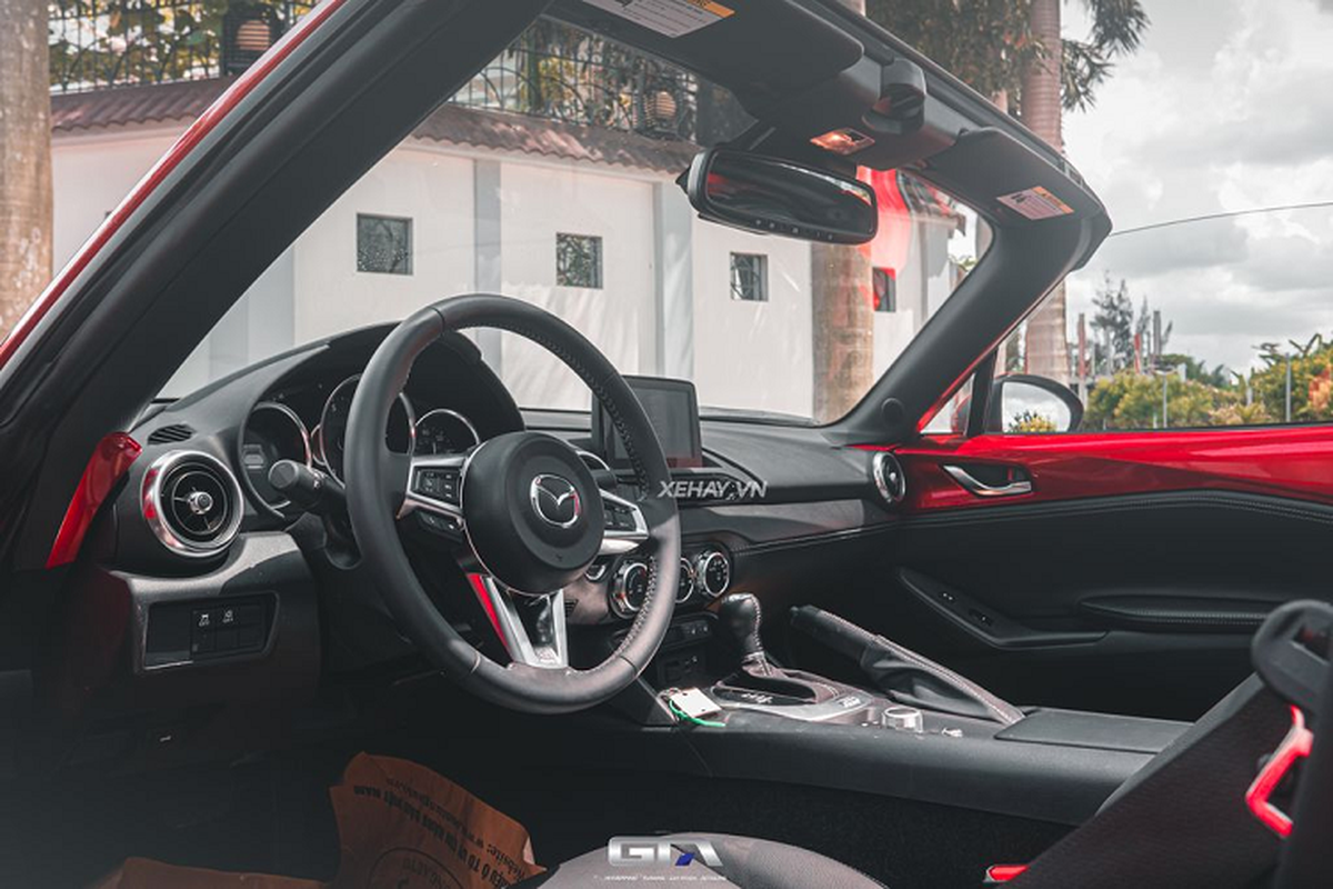 Chiếc Mazda MX-5 RF 2022 “độc nhất vô nhị” tại Việt Nam ở Sài Gòn - Hình 10 Chiec Mazda MX-5 RF 2022 “doc nhat vo nhi” tai Viet Nam o Sai Gon-Hinh-10