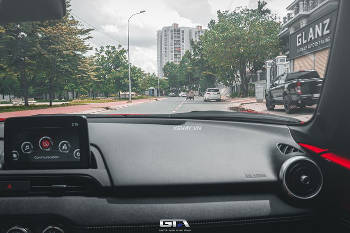 Chiếc Mazda MX-5 RF 2022 “độc nhất vô nhị” tại Việt Nam ở Sài Gòn - Hình 11 Chiec Mazda MX-5 RF 2022 “doc nhat vo nhi” tai Viet Nam o Sai Gon-Hinh-11