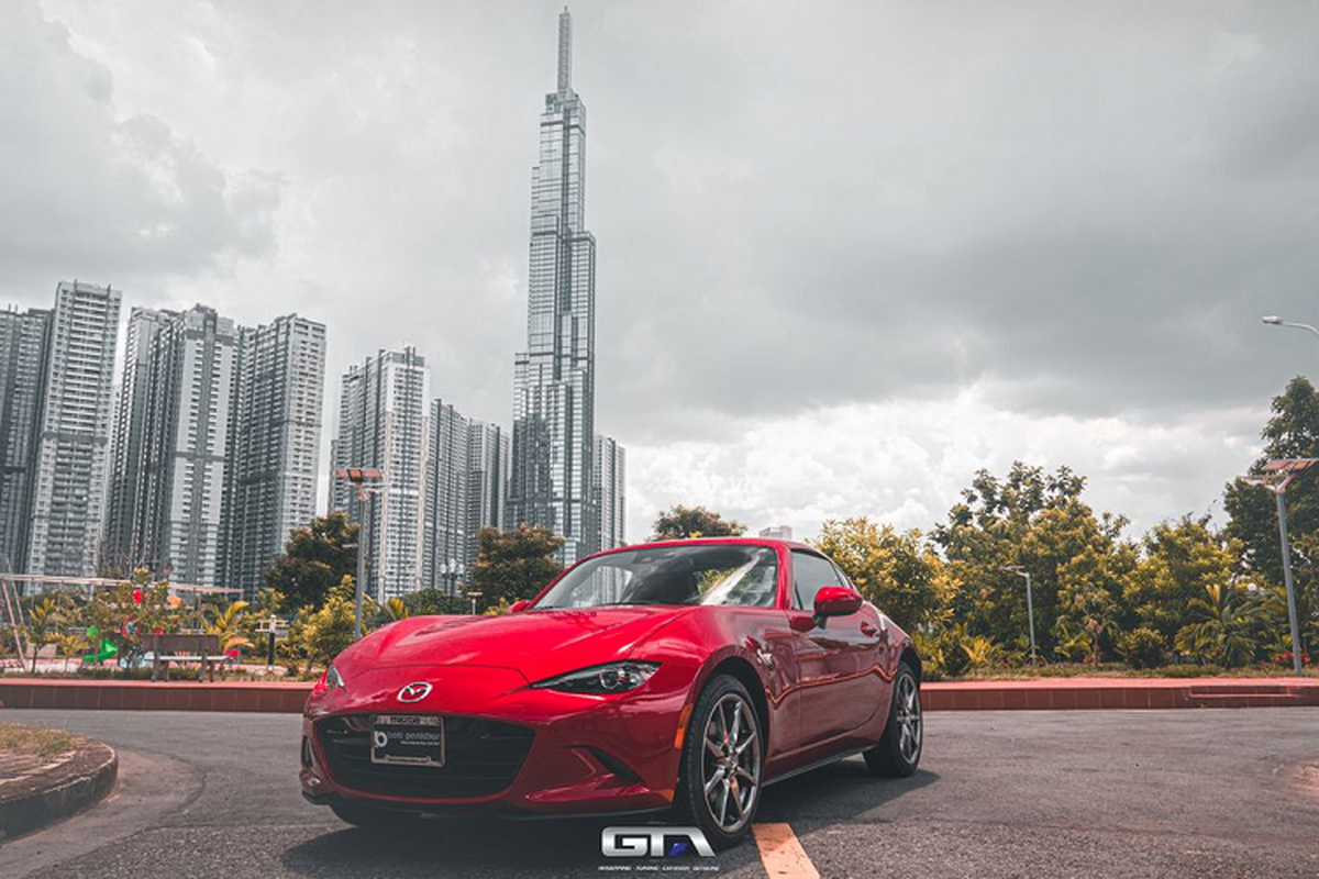 Chiếc Mazda MX-5 RF 2022 “độc nhất vô nhị” tại Việt Nam ở Sài Gòn - Hình 2 Chiec Mazda MX-5 RF 2022 “doc nhat vo nhi” tai Viet Nam o Sai Gon-Hinh-2