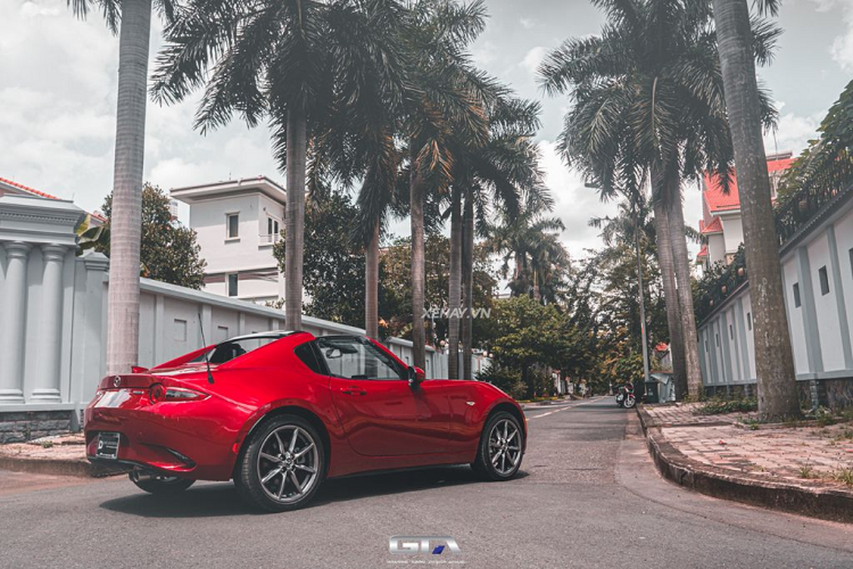 Chiếc Mazda MX-5 RF 2022 “độc nhất vô nhị” tại Việt Nam ở Sài Gòn - Hình 5 Chiec Mazda MX-5 RF 2022 “doc nhat vo nhi” tai Viet Nam o Sai Gon-Hinh-5