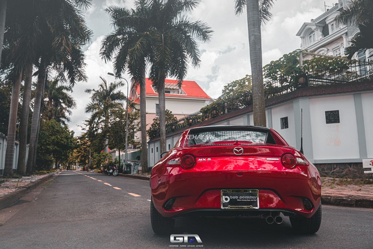 Chiếc Mazda MX-5 RF 2022 “độc nhất vô nhị” tại Việt Nam ở Sài Gòn - Hình 6 Chiec Mazda MX-5 RF 2022 “doc nhat vo nhi” tai Viet Nam o Sai Gon-Hinh-6