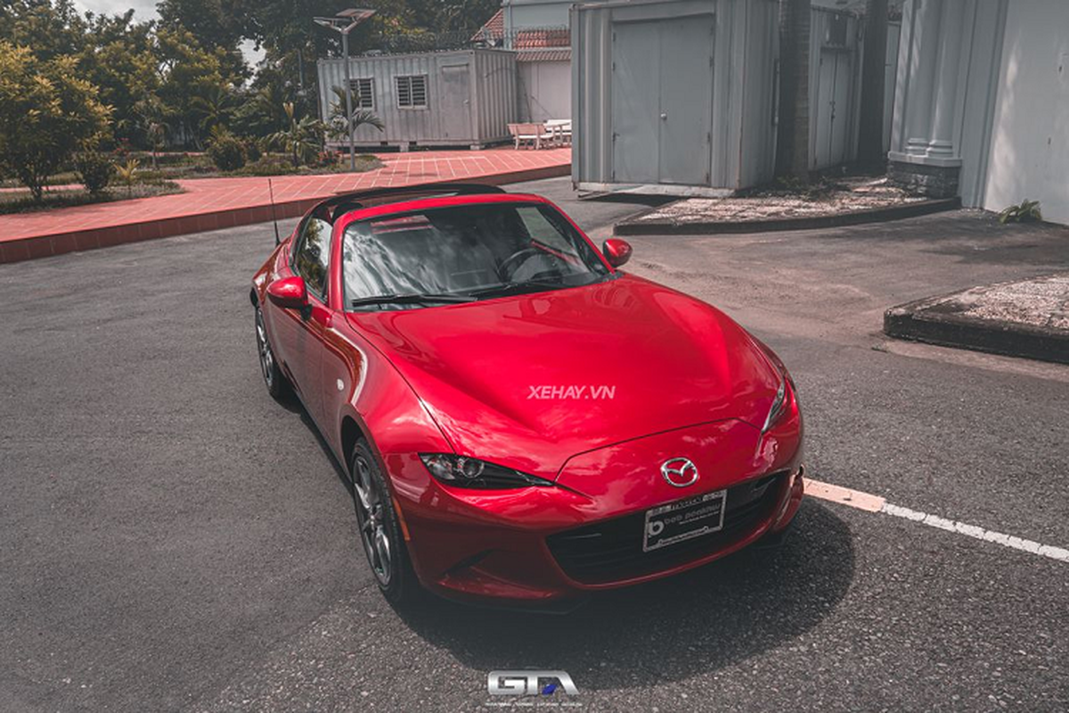 Chiếc Mazda MX-5 RF 2022 “độc nhất vô nhị” tại Việt Nam ở Sài Gòn Chiec Mazda MX-5 RF 2022 “doc nhat vo nhi” tai Viet Nam o Sai Gon