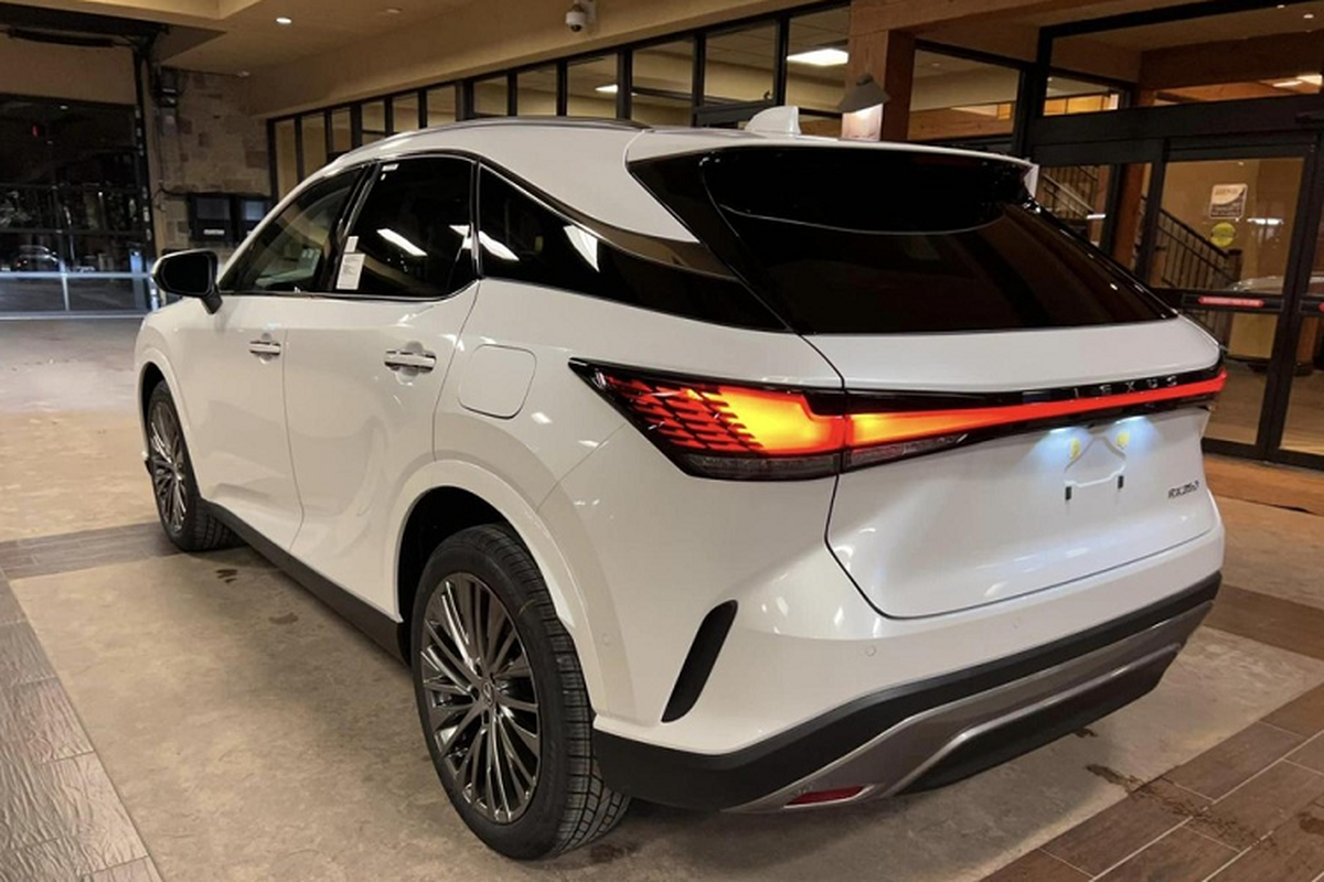 Lộ giá bán Lexus RX 2023 tại Việt Nam, chỉ từ 3,43 tỷ đồng - Hình 2 Lo gia ban Lexus RX 2023 tai Viet Nam, chi tu 3,43 ty dong-Hinh-2