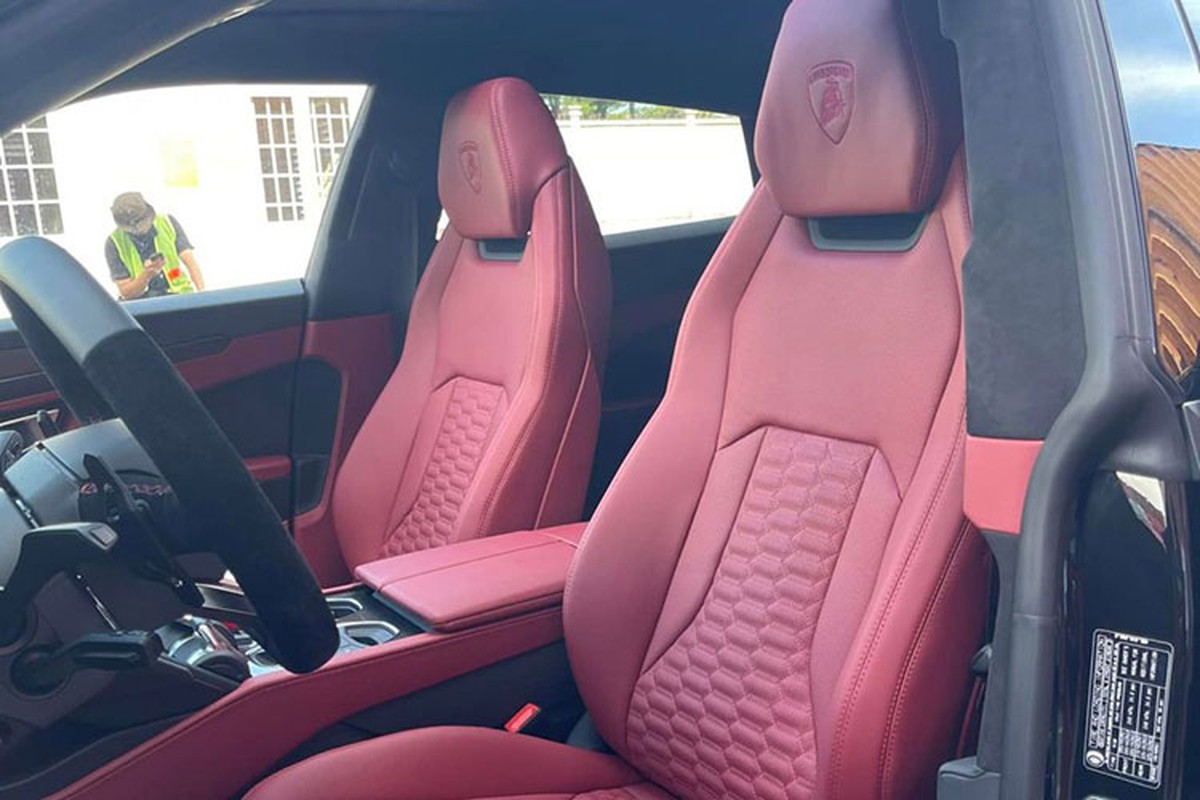 Tận thấy Lamborghini Urus hơn 20 tỷ màu đen "độc nhất" ở Sài Gòn - Hình 6 Tan thay Lamborghini Urus hon 20 ty mau den