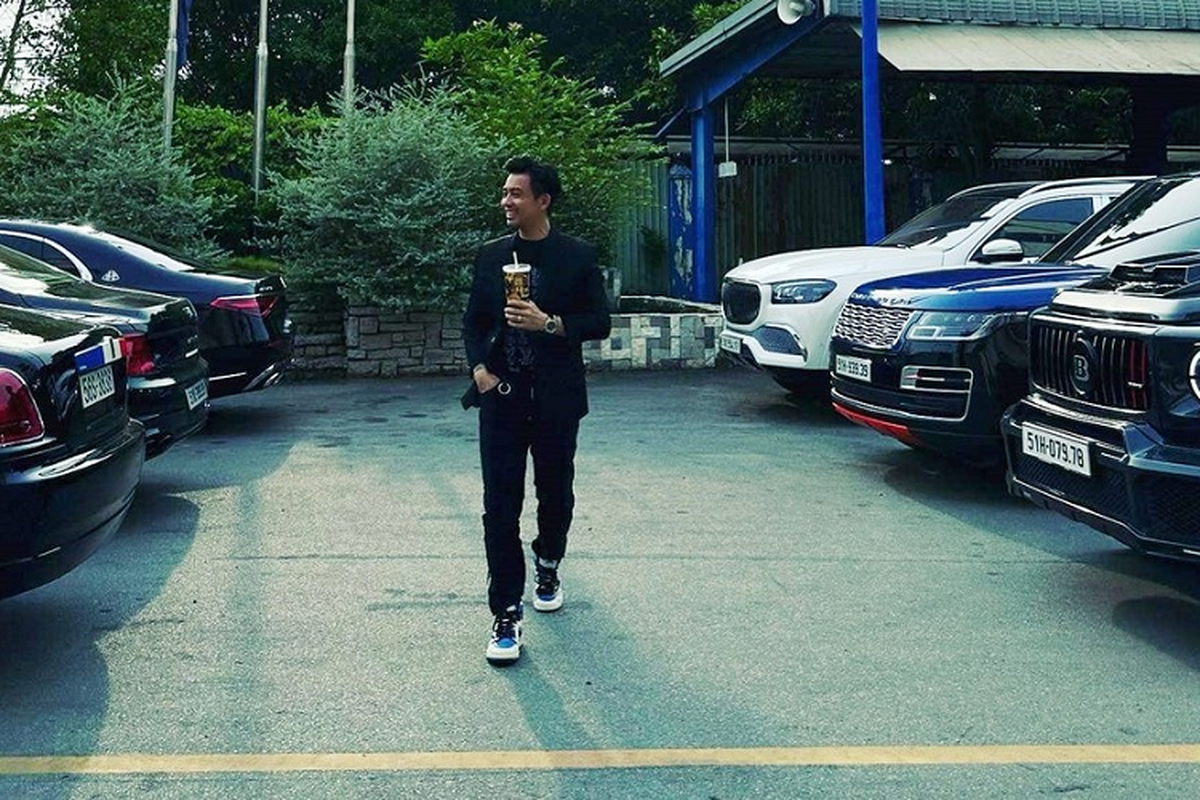 Minh Nhựa "khoe hàng" dàn xe sương sương hơn 80 tỷ, vắng Pagani Huayra Minh Nhua