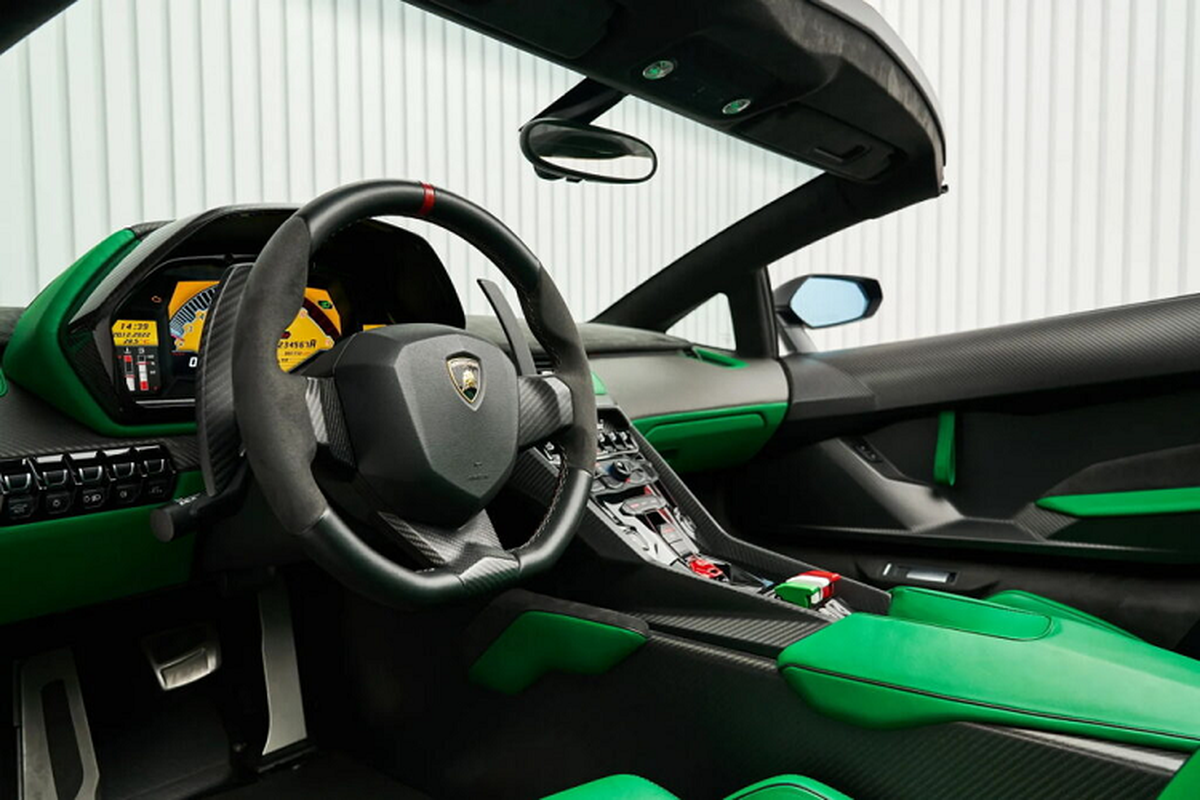 Lamborghini Veneno Roadster được rao bán, giá quy đổi 225 tỷ đồng - Hình 9 Lamborghini Veneno Roadster duoc rao ban, gia quy doi 225 ty dong-Hinh-9