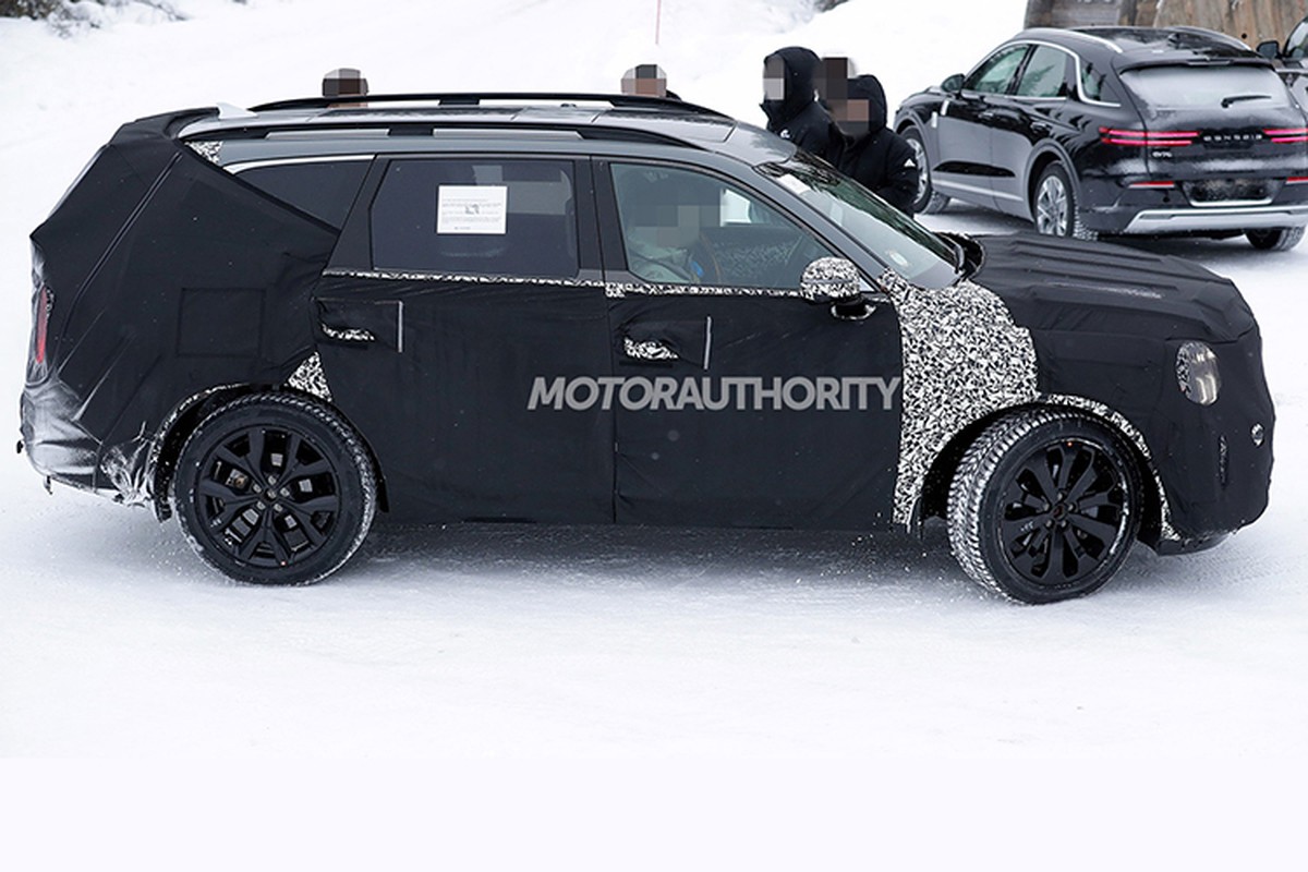 Kia Sorento 2024 dần lộ diện, liệu có “chặt đẹp” đối thủ Hyundai SantaFe? - Hình 4 Kia Sorento 2024 dan lo dien, lieu co “chat dep” doi thu Hyundai SantaFe?-Hinh-4