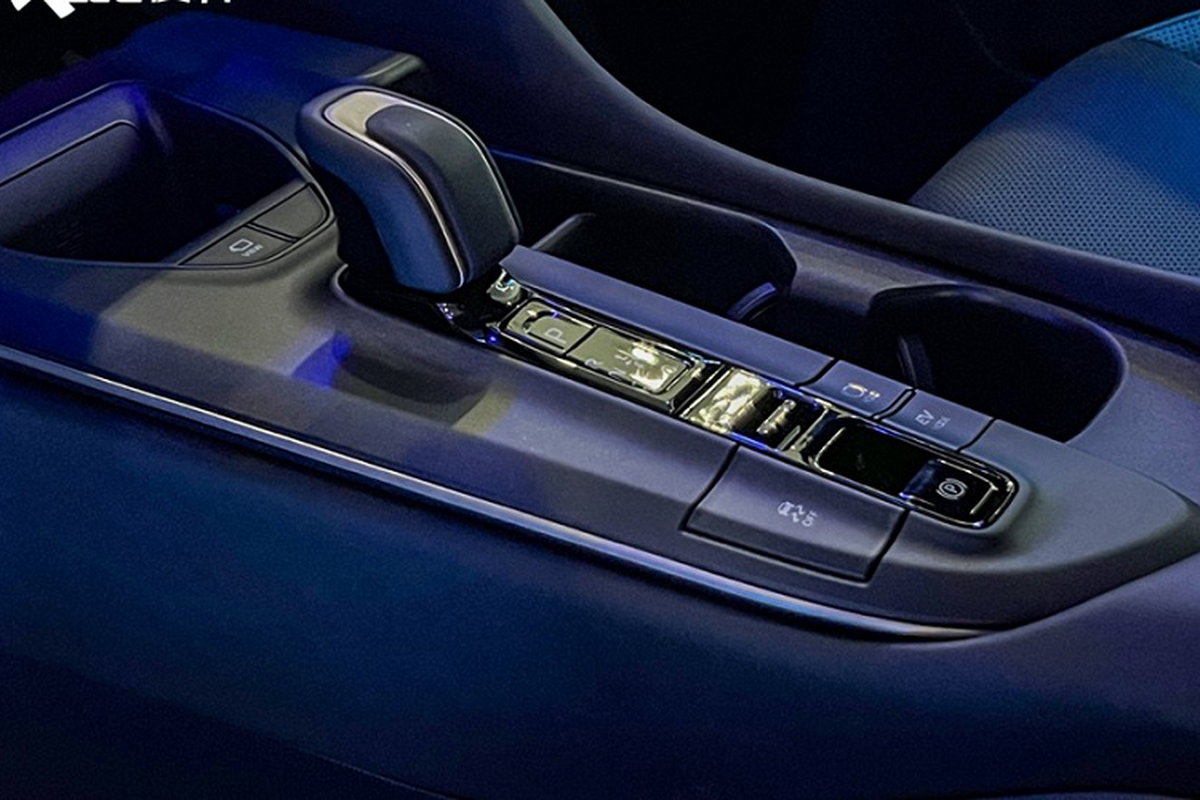 Toyota Crown Sedan 2024 - “xe bộ trưởng” ra mắt thị trưởng tỷ dân - Hình 12 Toyota Crown Sedan 2024 - “xe bo truong” ra mat thi truong ty dan-Hinh-12