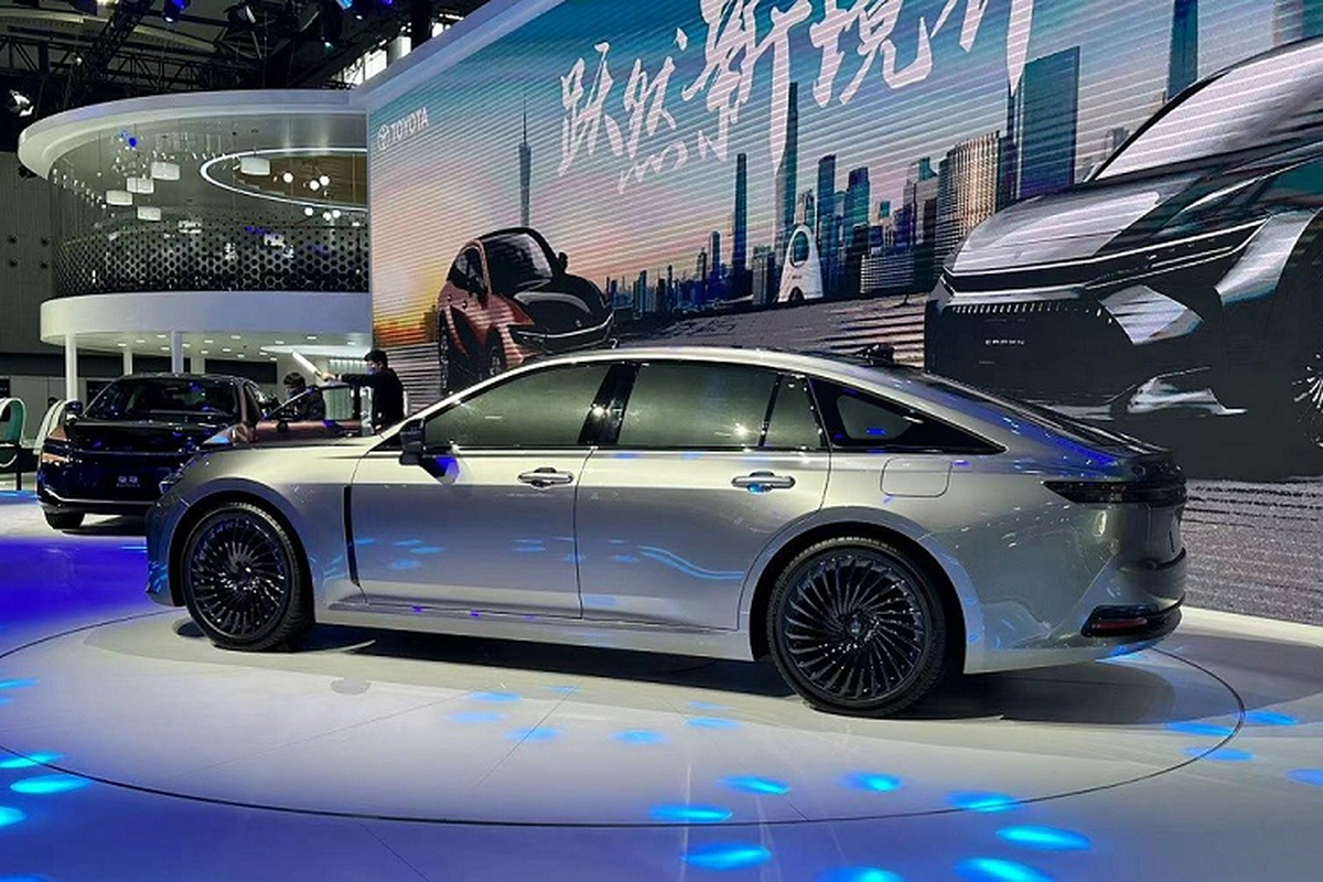 Toyota Crown Sedan 2024 - “xe bộ trưởng” ra mắt thị trưởng tỷ dân - Hình 6 Toyota Crown Sedan 2024 - “xe bo truong” ra mat thi truong ty dan-Hinh-6