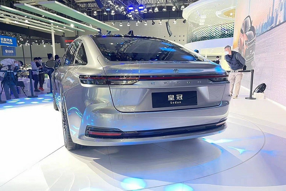 Toyota Crown Sedan 2024 - “xe bộ trưởng” ra mắt thị trưởng tỷ dân - Hình 8 Toyota Crown Sedan 2024 - “xe bo truong” ra mat thi truong ty dan-Hinh-8
