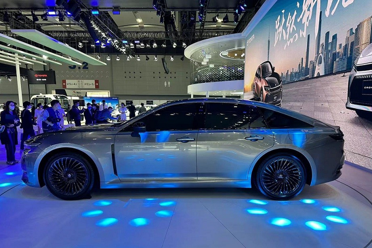 Toyota Crown Sedan 2024 - “xe bộ trưởng” ra mắt thị trưởng tỷ dân - Hình 9 Toyota Crown Sedan 2024 - “xe bo truong” ra mat thi truong ty dan-Hinh-9