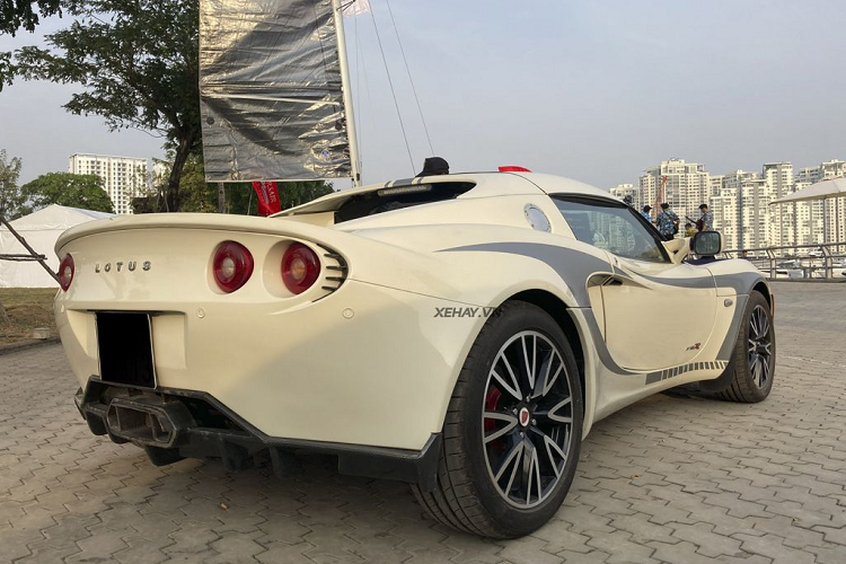 Chạm mặt Lotus Elise S2 độc nhất Việt Nam từng "nằm nhà" Novaland - Hình 9 Cham mat Lotus Elise S2 doc nhat Viet Nam tung