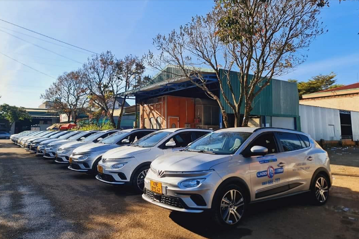 Hãng taxi Việt đặt mua thêm 18 chiếc Vinfast VF e34 chạy dịch vụ Hang taxi Viet dat mua them 18 chiec Vinfast VF e34 chay dich vu