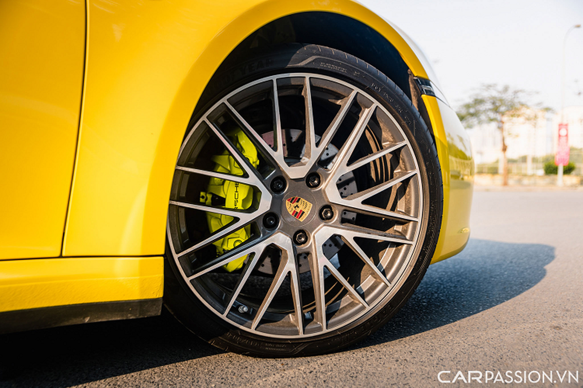 “Ếch vàng” Porsche 911 Carrera chạy lướt chưa đến 10 tỷ ở Hà Nội - Hình 5 “Ech vang” Porsche 911 Carrera chay luot chua den 10 ty o Ha Noi-Hinh-5