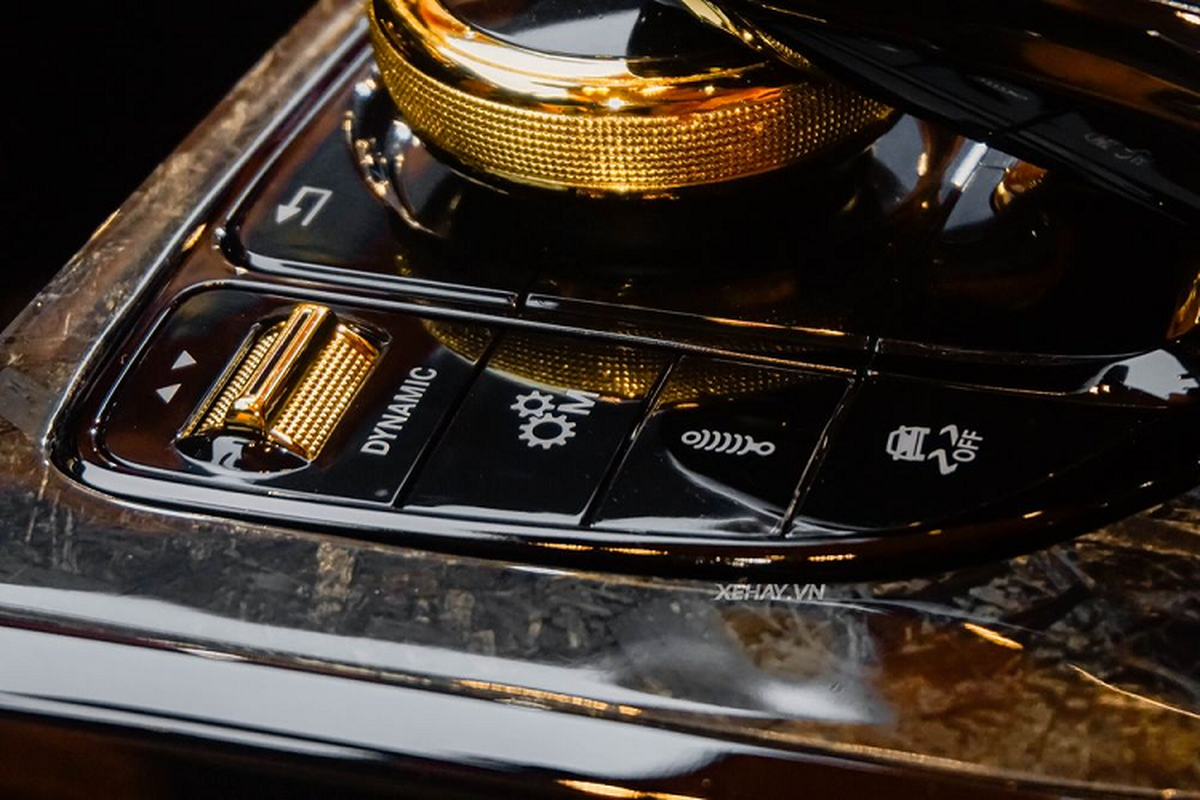 Dân chơi Việt Nam dát 12 lượng vàng 24K lên Mercedes-AMG G63 - Hình 10 Dan choi Viet Nam dat 12 luong vang 24K len Mercedes-AMG G63-Hinh-10