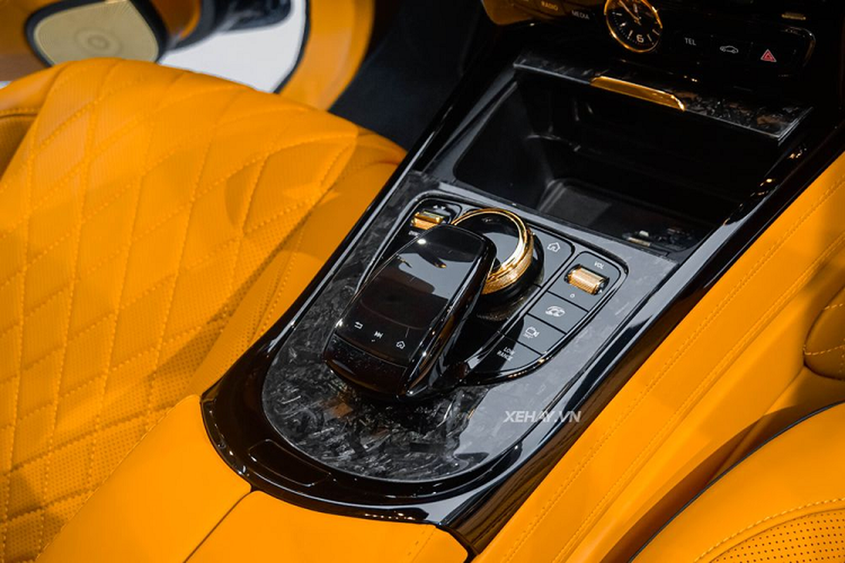 Dân chơi Việt Nam dát 12 lượng vàng 24K lên Mercedes-AMG G63 - Hình 7 Dan choi Viet Nam dat 12 luong vang 24K len Mercedes-AMG G63-Hinh-7