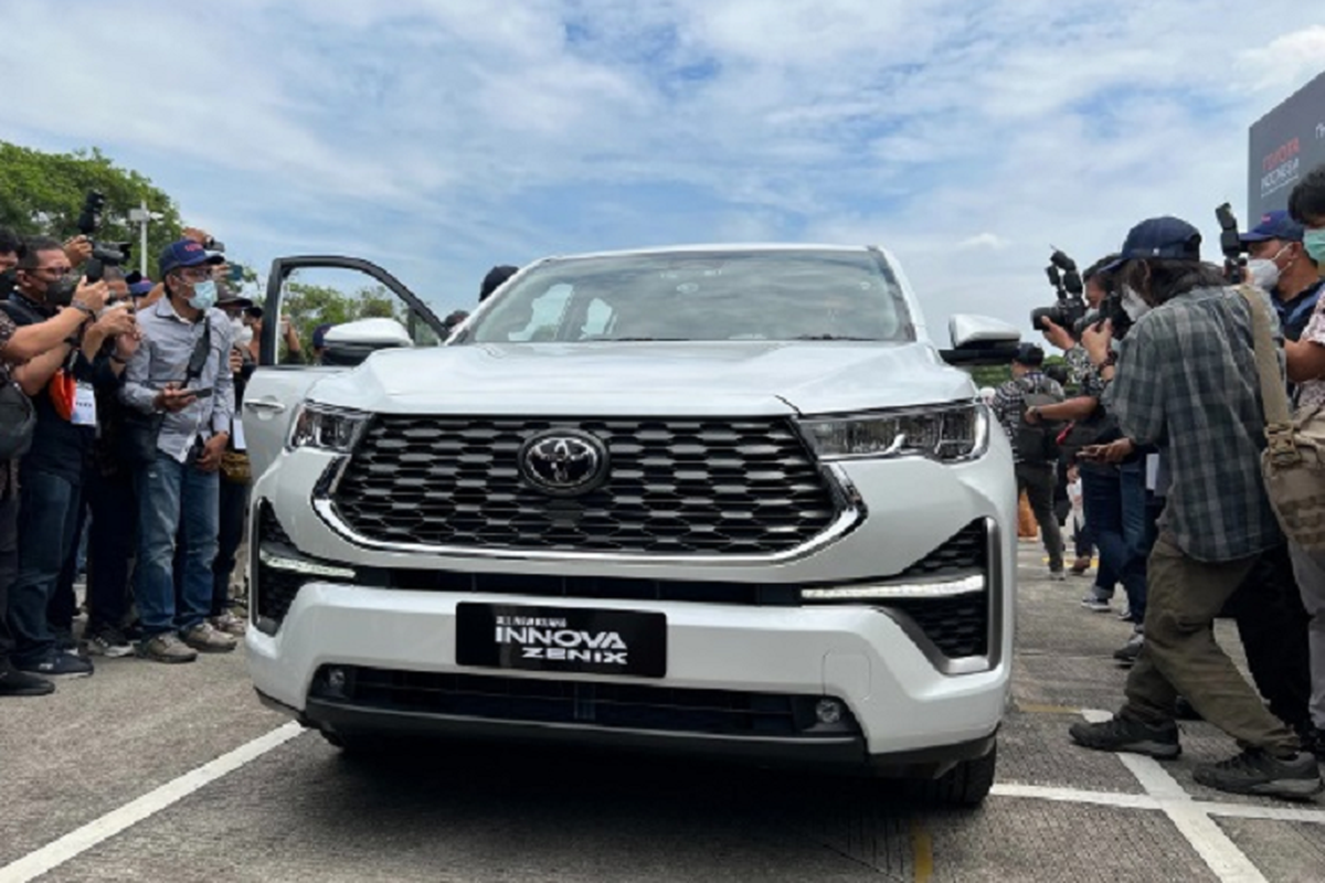 Toyota Innova 2023 will assemble in Vietnam including the manual ...