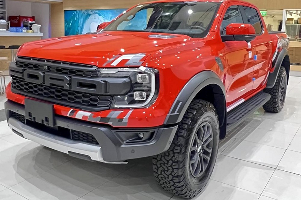 Ford Ranger Raptor 2023 - “bán tải hạng nặng” sắp ra mắt Việt Nam