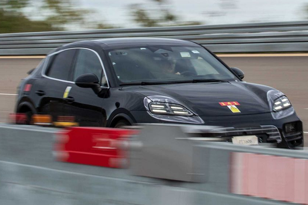 Porsche Macan EV shows off its high drift ability in the fall-Hinh-2