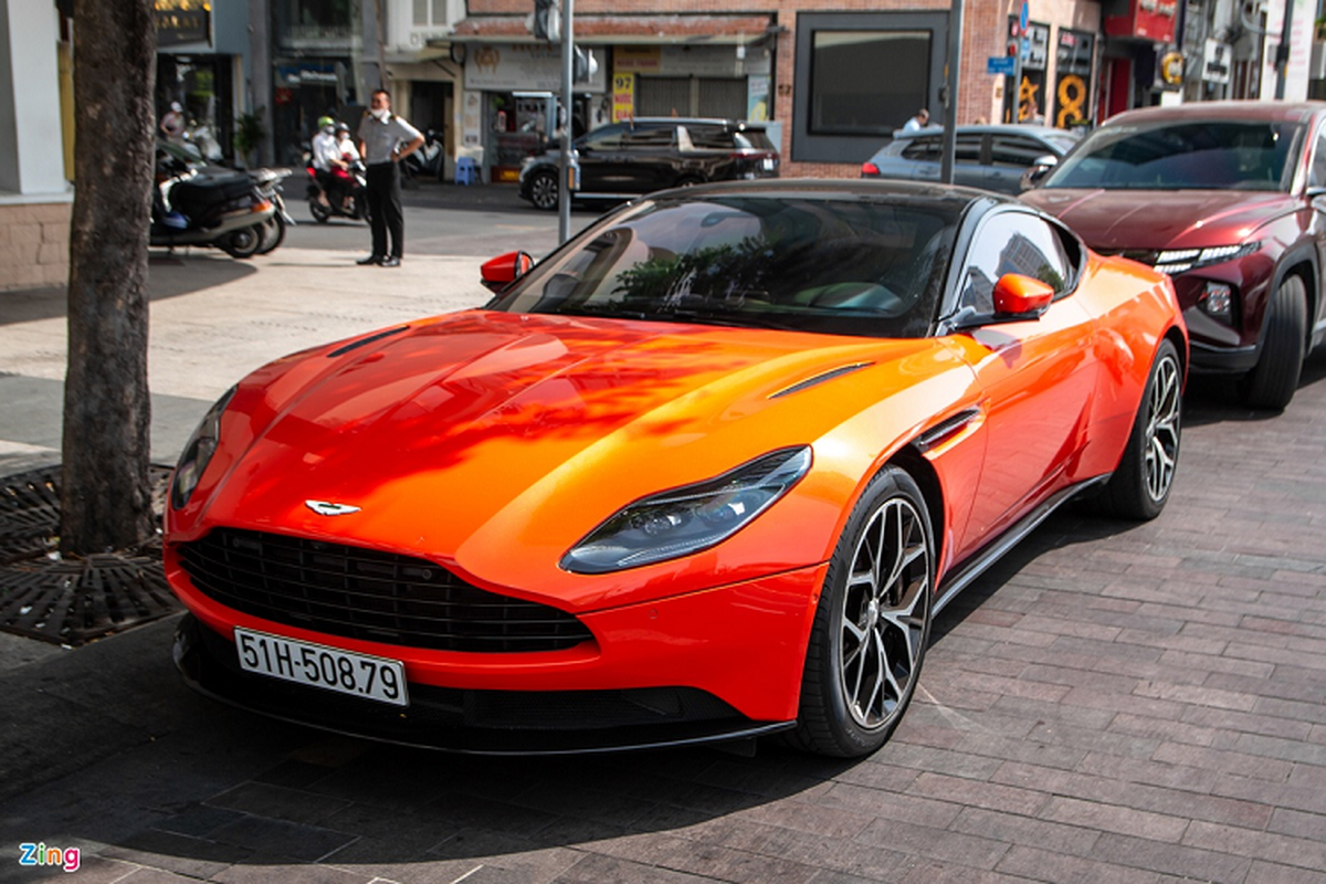 Aston Martin DB11 mau doc hon 16 ty 