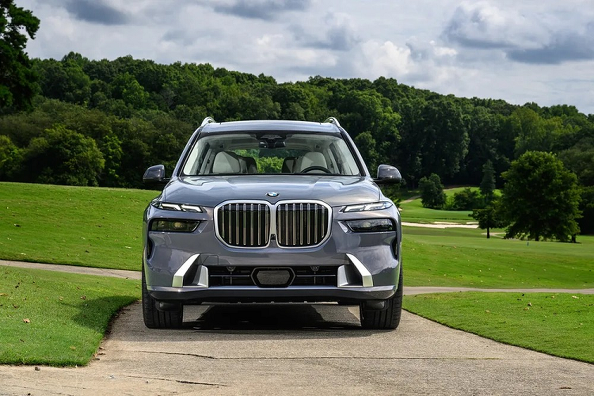 BMW X7 2023 tu 7.5 ty dong tai Viet Nam, 