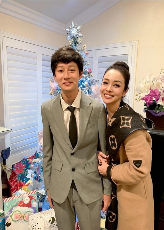 Jennifer Phạm được con trai đầu lòng bế bổng khi du xuân - Hình 5 Jennifer Pham duoc con trai dau long be bong khi du xuan-Hinh-5