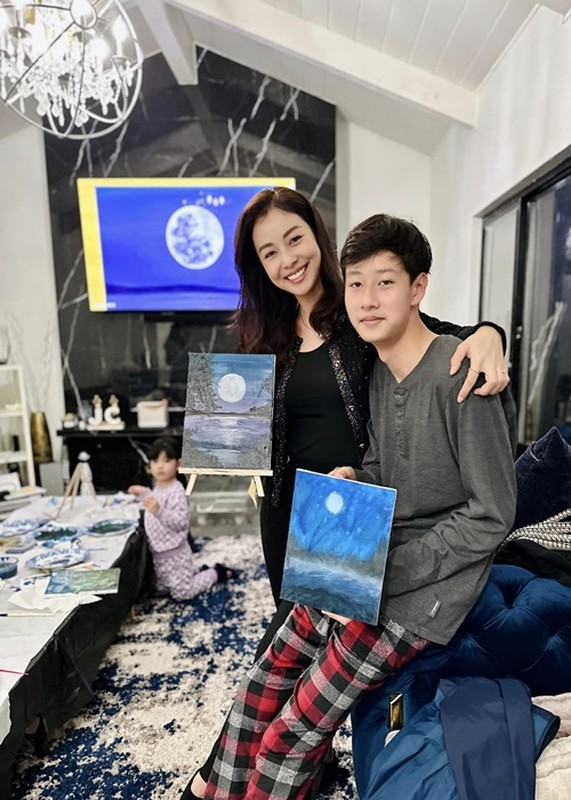 Jennifer Phạm được con trai đầu lòng bế bổng khi du xuân - Hình 8 Jennifer Pham duoc con trai dau long be bong khi du xuan-Hinh-8