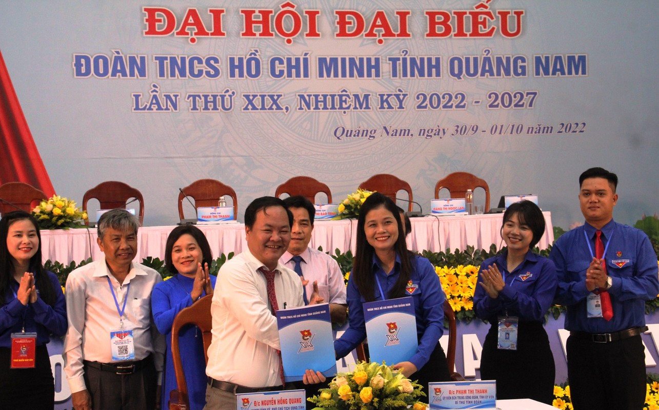 Chan dung nu bi thu Tinh Doan Quang Nam Pham Thi Thanh-Hinh-2