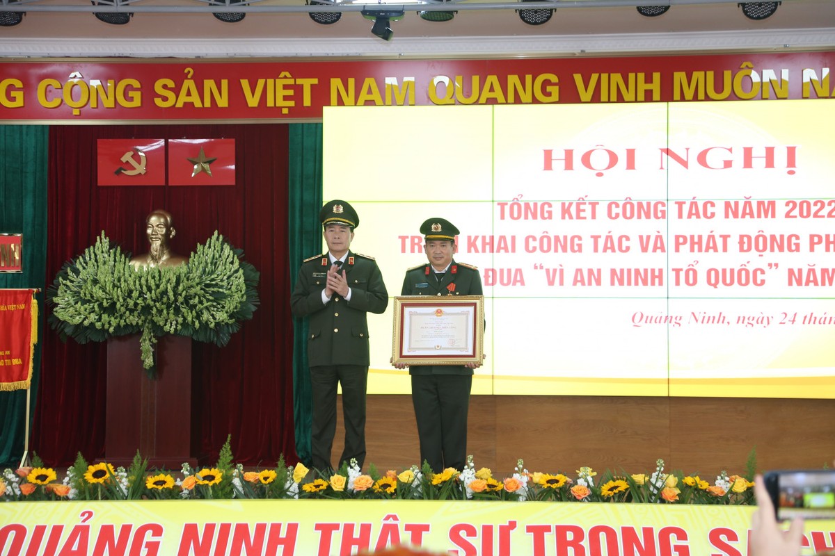 The first appearance of Van Noi's Palace when making a Prison Doc Quang Ninh Public Security Bureau-Hinh-6