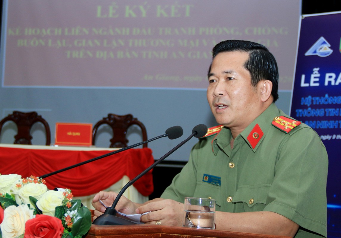 The first appearance of Van Noi's Palace when making a Prison Doc Quang Ninh Public Security-Hinh-8