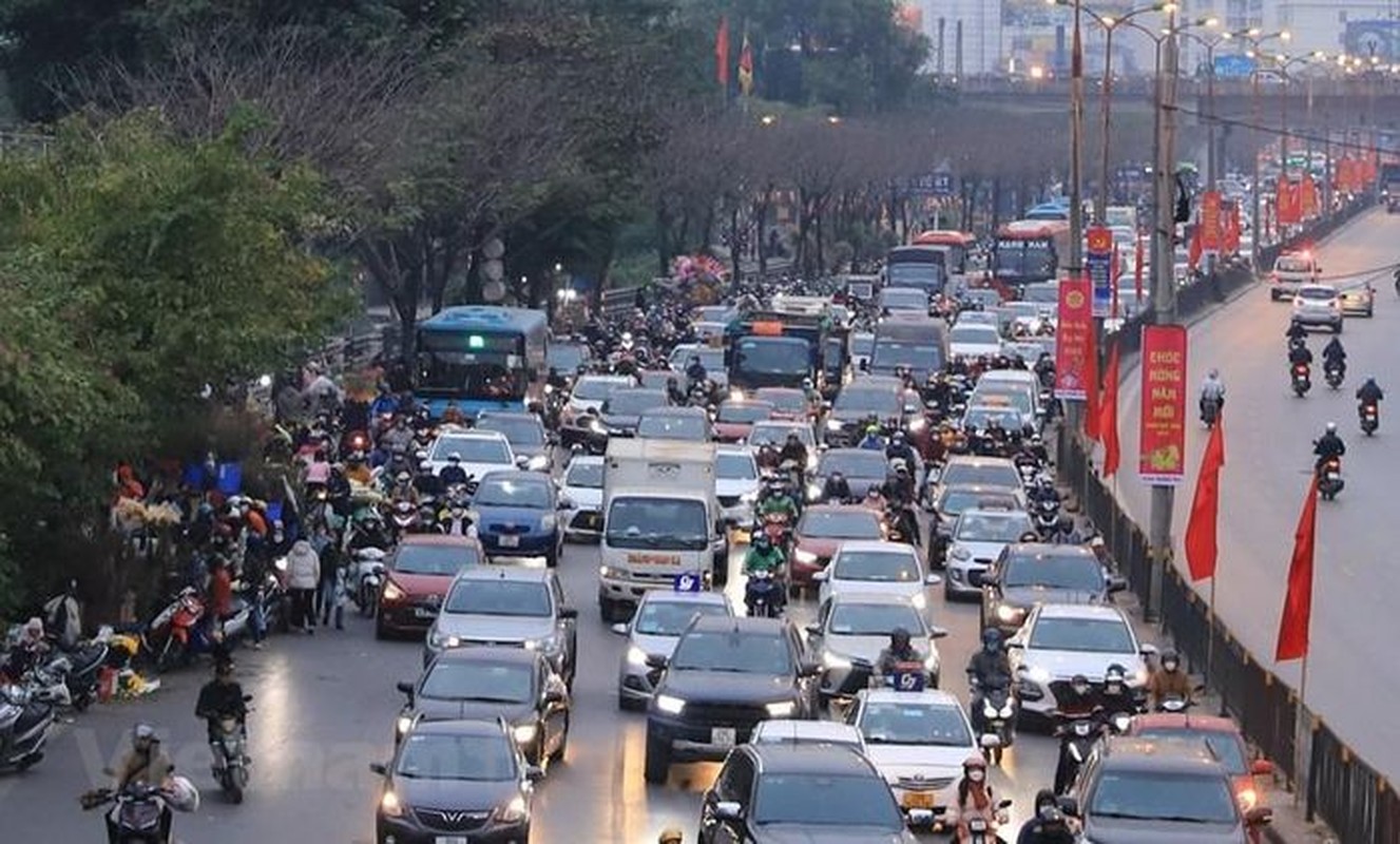 Watch out for traffic in every corner of the city in Autumn due to the 28th Tet-Hinh-10