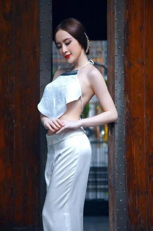 Angela Phuong Trinh mac ao yem, netizen phan ung du doi-Hinh-3